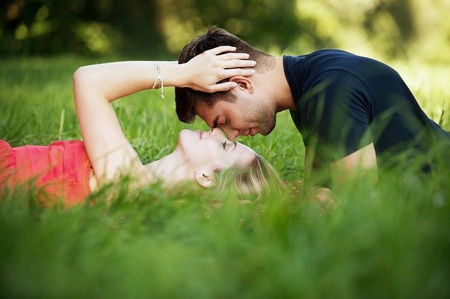 ¿Cómo puede ayudarle un terapeuta de pareja?